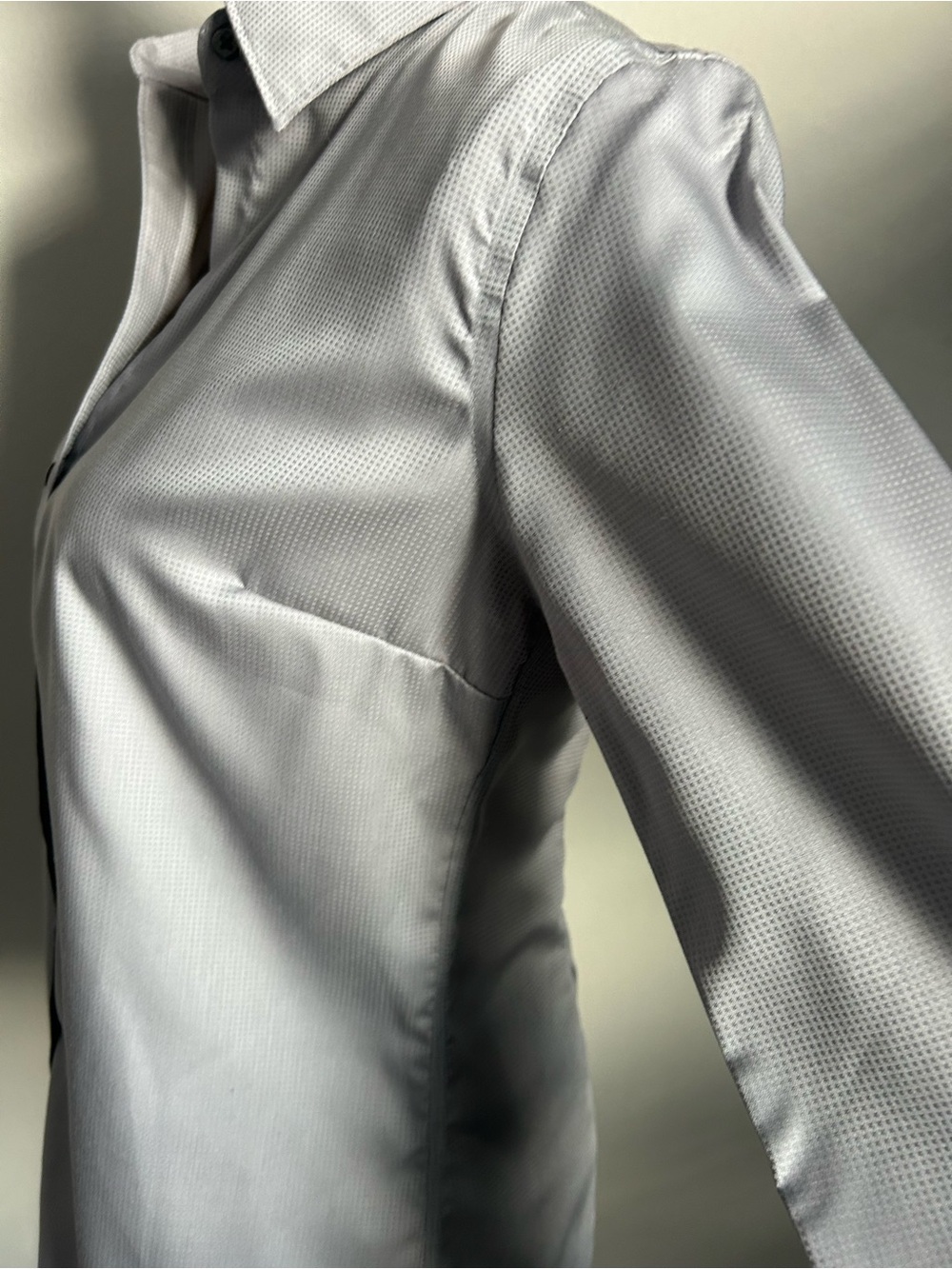 NWT Calvin Klein Women’s Light Gray Long-Sleeve Button-Up Shirt Sz S No Iron - Picture 3 of 6